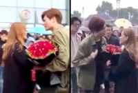 দামি গাড়ি নিয়ে হাঁটু গেড়ে বসে প্রেমের প্রস্তাব, কিন্তু পরের কাণ্ড অভাবনীয়!