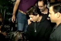 শাহরুখের জন্মদিনের পার্টি বন্ধ করে দিল পুলিশ!