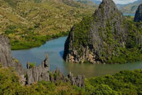 এমনও দেশ আছে যারা স্বাধীন হতে চায়না!