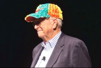 কেন এমন অদ্ভূত কন্ডোমের টুপি পরলেন বিল গেটসের বাবা? ব্যাখ্যা দিয়েছেন বিল গেটস নিজেই...