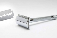 লক্ষ্য করেছেন কি, একশো বছর পেরিয়েও বদলায়নি ব্লেডের চেহারা! কেন জানেন?