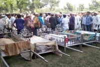 ৮টি কবর খোঁড়া হলো একসঙ্গে