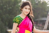 নারী দৌড় দিলো পিছে পিছে কৃষক, পুরোহিত ও বাদশাহ দৌড় দিলো, দৌড়াতে দৌড়াতে...