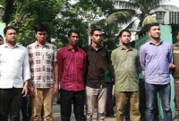 বড় নেতারা তাদের হেলমেট পরে যেতে বলে