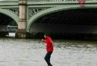 অভাবনীয়, হেঁটে হেঁটে টেমস নদী পার!