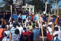 মনোনয়নের দাবিতে আ. লীগ প্রার্থীর সড়ক অবরোধ