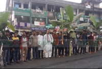 মনোনয়ন না পেয়ে প্রতিবাদে কলাগাছ নিয়ে আন্দোলন