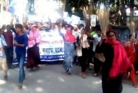 আ.লীগ প্রার্থীর বিরুদ্ধে ঝাড়ু মিছিল