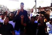 নির্বাচনী প্রচারণায় বিশ্বের সবচেয়ে লম্বা মানুষ জিন্নাত আলী