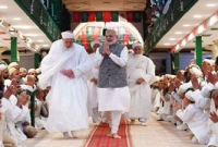 'মসজিদে মসজিদে ঘুরছেন নরেন্দ্র মোদি'