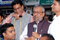 কাঁদতে কাঁদতে ভোট চাইলেন আসাদ