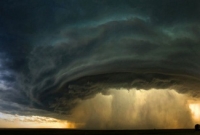 এগিয়ে আসছে এক ভয়ঙ্কর হ্যারিকেন ঝড়, যে কোনও মুহূর্তে আছড়ে পড়বে এই ঝড়