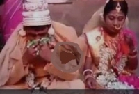 বিয়ের আসরে হাউহাউ করে কান্না জুড়ে দিলেন স্বয়ং বর!; কনে হেসে লুটোপুটি!