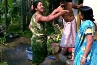 ক্যামেরার সামনেই শাশুড়িকে সপাটে চড়!