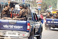 গাজীপুরের বিভিন্ন স্থানে বিজিবি সদস্যদের টহল