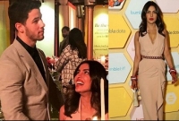 বিয়ের পর খোলামেলা পোশাকে প্রিয়াঙ্কা, নিক কী করলেন জানেন?