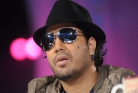 দুবাইয়ে গাইতে গিয়ে জেলে মিকা সিং