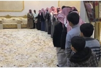 লাইন ধরে গৃহকর্মীকে বিদায় জানাল সৌদি পরিবার