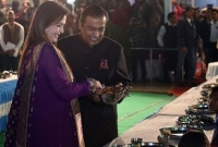৫ হাজারেরও বেশি মানুষকে তিনবেলা ফ্রি খাওয়াচ্ছে আম্বানি পরিবার!