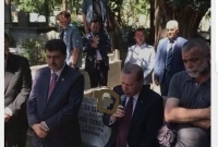 গোরস্থানে তুরস্কের প্রেসিডেন্ট এরদোগানের কুরআন তেলাওয়াত