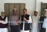 ঐক্যফ্রন্ট প্রার্থীকে পরিচয় করিয়ে দিলেন মহাজোটের প্রার্থী