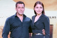 আনুশকার মুখে 'কবুল' শোনার অপেক্ষায় সালমান!