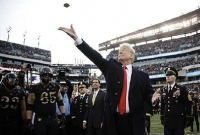 ওবামাকে পেছনে ফেলতে গিয়ে হাসির পাত্র ট্রাম্প!