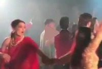  অম্বানির মেয়ের বিয়েতে নাচলেন শাহরুখ, আমির, মার্কিন প্রেসিডেন্ট পদপ্রার্থীর...