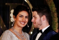 প্রিয়াংকাকে রেখেই যুক্তরাষ্ট্রে উড়াল দিলেন নিক