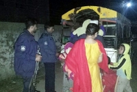 ৯৯৯-এ কল: মধ্যরাতে দুই নারীর প্রতি পুলিশের মানবিকতা! ৯৯৯-এ কল: মধ্যরাতে দুই নারীর প্রতি পুলিশের মানবিকতা!