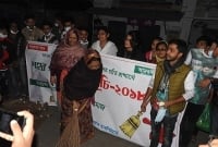 ঝাঁটা হাতে কর্মসূচি শুরু করলেন মাশরাফির মা