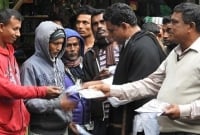 পুরোনো সব বন্ধুরা ছুটে এসে জড়িয়ে ধরলেন মাশরাফির বাবাকে