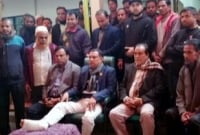 ভাঙা পা নিয়ে ধানের শীষের প্রচারণায় বিএনপি প্রার্থী শরীফুল