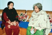 শাশুড়ি অসুস্থ, তাই মাকে বাড়িতে ঠাঁই দিল না ছেলে!