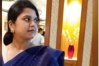 গলায় শাড়ি পেঁচিয়ে স্বামীকে খুন করে লাশের পাশেই রাত কাটালেন স্ত্রী!