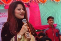 আপনাদের জামাইকে জেতাতেই হবে : মাশরাফীর স্ত্রী