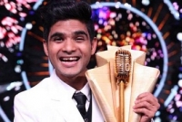 পুরস্কারের অর্থ দিয়ে ঘরের চাল!