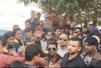 মনিরুজ্জামান মিন্টুর মৃত্যুর খবর শুনে ঘটনাস্থলে পৌঁছে কান্নায় ভেঙে পড়েন মাশরাফি