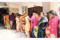 অ্যাকাউন্ট খুললেই নাকি ঢুকবে লাখো টাকা, এমন খবরে হাজারো মানুষের ভিড়!