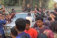 ‘এই দাঁড়া, মাশরাফির জন্য ভোট চাস? দোয়া চাস? ওর জন্য কেন চাইতে এসেছিস! শোন...'