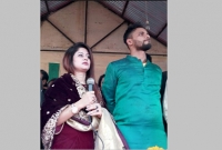 এক নম্বর ভোটার মাশরাফি-সুমি!