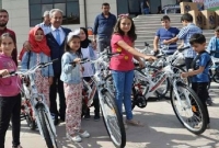 ৪০ দিন জামাতে নামাজ পড়ে সাইকেল উপহার পেল শিশুরা