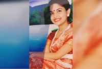 জানালার বাইরে প্রেমিক, ঘরে গলায় ফাঁস দিয়ে প্রেমিকের সামনেই আত্মহত্যা প্রেমিকার!