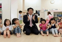 যত বেশি সন্তানের জন্ম দেবে, তত বেশি পুরস্কার দিবে জাপান সরকার