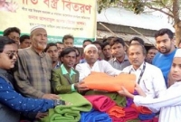   গরীব অসহায় শীতার্থ মানুষের মাঝে শীত বস্ত্র নিয়ে ছুটে গেলেন হিরো আলম