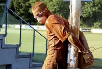 ২৫ বছরের মধ্যে বিয়ে না করলে অদ্ভুত শাস্তি!