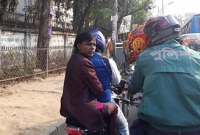 হেলমেটবিহীন হিরো আলমকে আটকালো পুলিশ