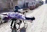  কেউ সহযোগিতা না করায় সাইকেলে করে মায়ের লাশ জঙ্গলে কবর দিতে নিয়ে গেল ছেলে!