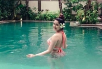 বালিতে পরীমণির উষ্ণতা