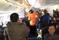 এমন বিপদেও কানাডার মাটিতে নামতে পারল না বিমানের ২৫০ বিদেশি যাত্রী!